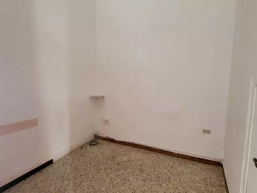 Immagine 6 di Locale commerciale in affitto  a Capua