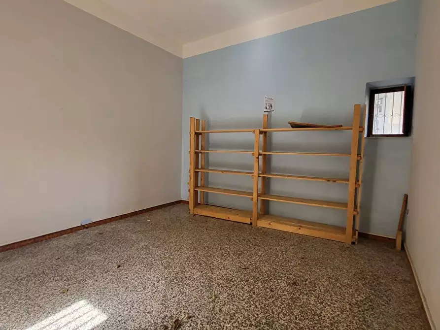 Immagine 10 di Locale commerciale in affitto  a Capua