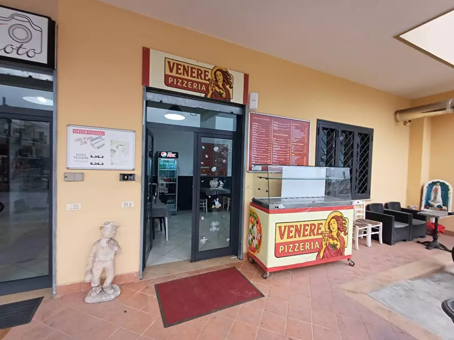 Immagine 1 di Attività commerciale in vendita  in VIALE DELLA LIBERTA' 121 a Capodrise
