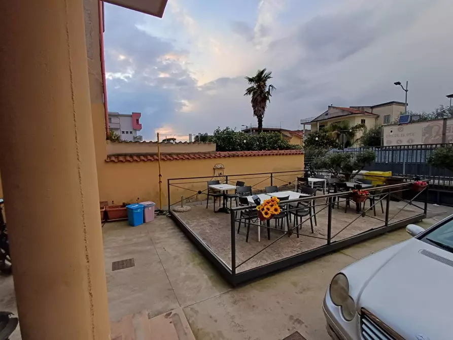 Immagine 2 di Attività commerciale in vendita  in VIALE DELLA LIBERTA' 121 a Capodrise