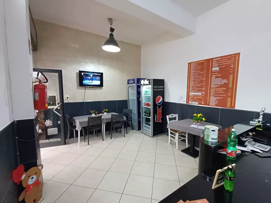 Immagine 4 di Attività commerciale in vendita  in VIALE DELLA LIBERTA' 121 a Capodrise