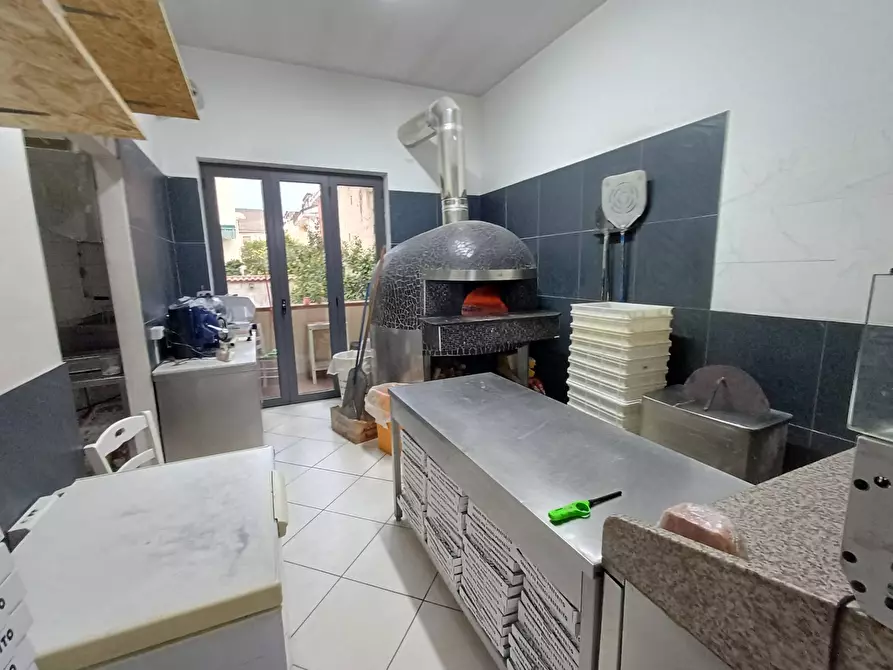 Immagine 7 di Attività commerciale in vendita  in VIALE DELLA LIBERTA' 121 a Capodrise