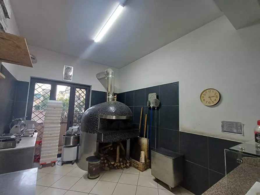 Immagine 9 di Attività commerciale in vendita  in VIALE DELLA LIBERTA' 121 a Capodrise