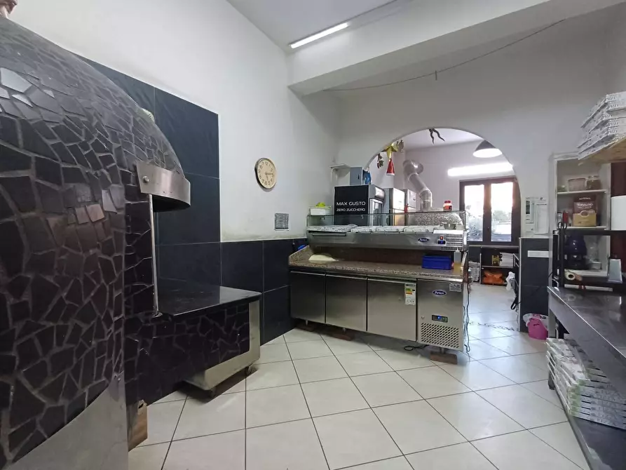 Immagine 10 di Attività commerciale in vendita  in VIALE DELLA LIBERTA' 121 a Capodrise