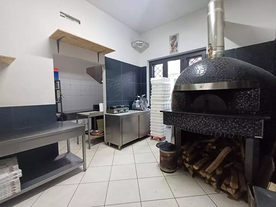 Immagine 11 di Attività commerciale in vendita  in VIALE DELLA LIBERTA' 121 a Capodrise