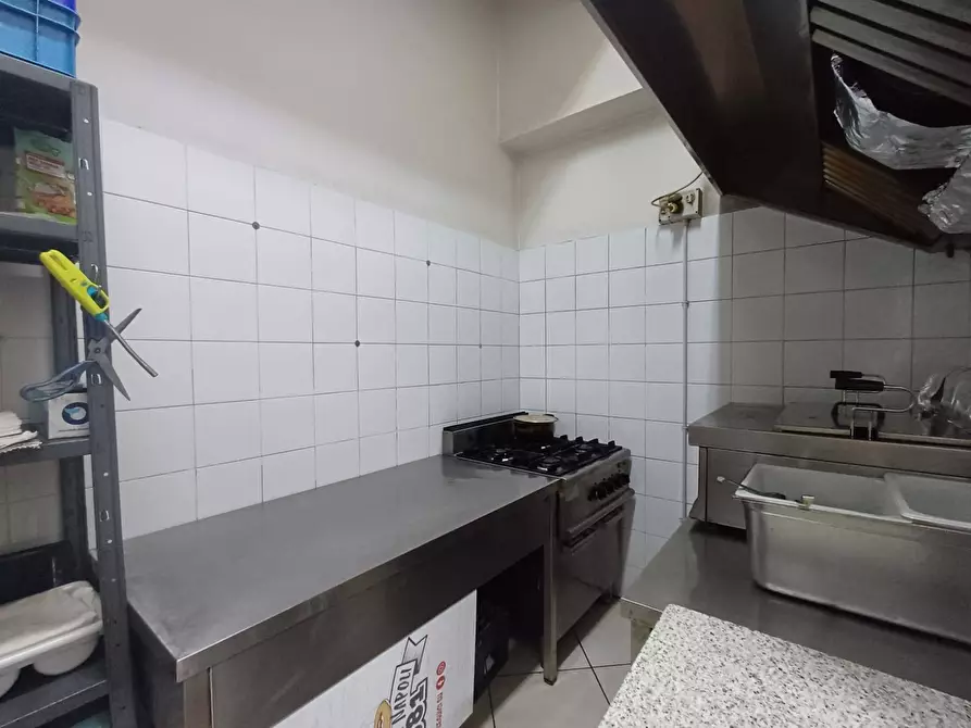 Immagine 12 di Attività commerciale in vendita  in VIALE DELLA LIBERTA' 121 a Capodrise