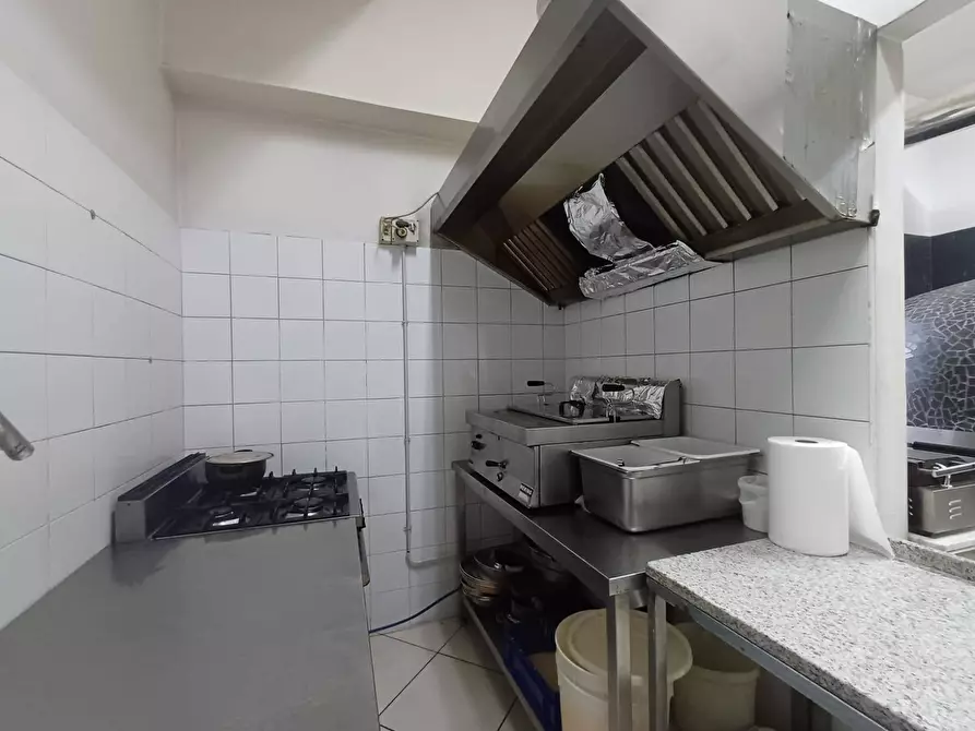 Immagine 13 di Attività commerciale in vendita  in VIALE DELLA LIBERTA' 121 a Capodrise