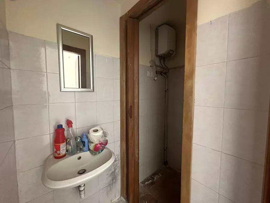 Immagine 5 di Locale commerciale in affitto  in VIA NAZIONALE APPIA 178 a Casagiove