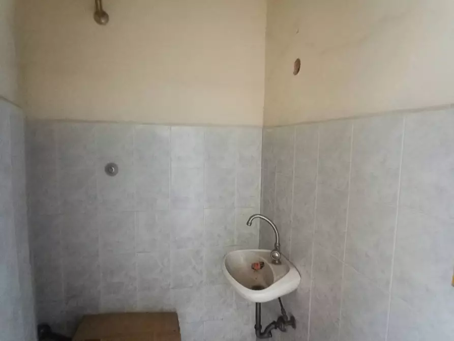 Immagine 10 di Locale commerciale in affitto  a San Prisco