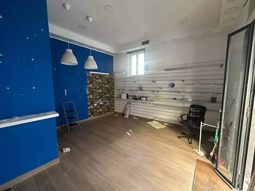 Immagine 2 di Locale commerciale in affitto  in VIA SAN GIOVANNI 33 a Caserta