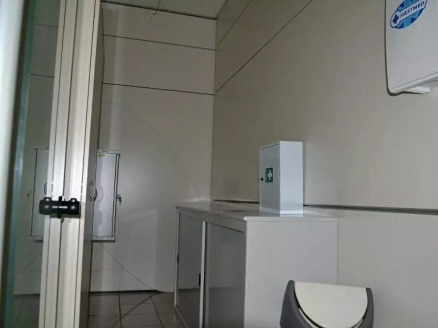 Immagine 10 di Ufficio in affitto  in Padova Uno a Padova