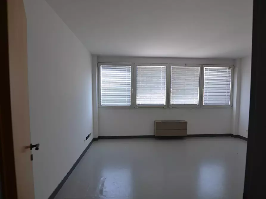 Immagine 10 di Ufficio in affitto  in LIMENA a Limena