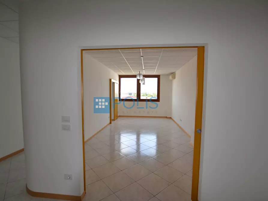 Immagine 2 di Ufficio in affitto  in VIALE DELL'INDUSTRIA a Padova