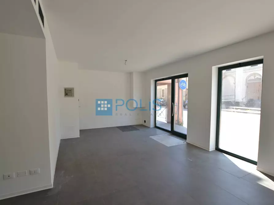 Immagine 2 di Negozio in affitto  in SAVONAROLA a Padova