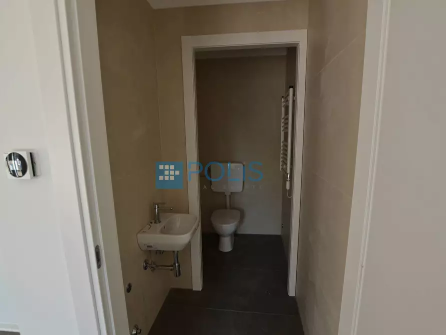 Immagine 10 di Negozio in affitto  in SAVONAROLA a Padova