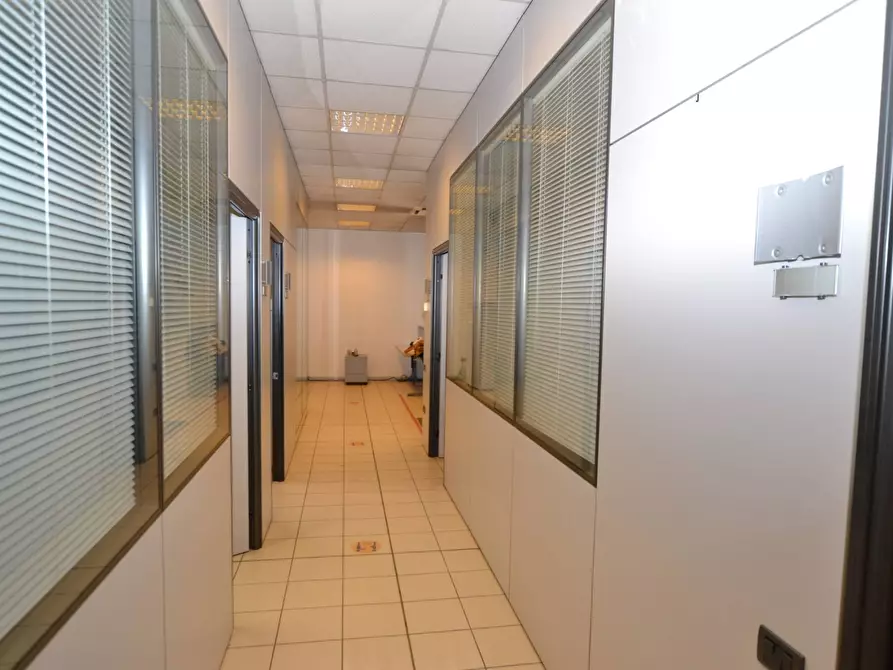 Immagine 12 di Ufficio in vendita  in VIA SAVELLI a Padova
