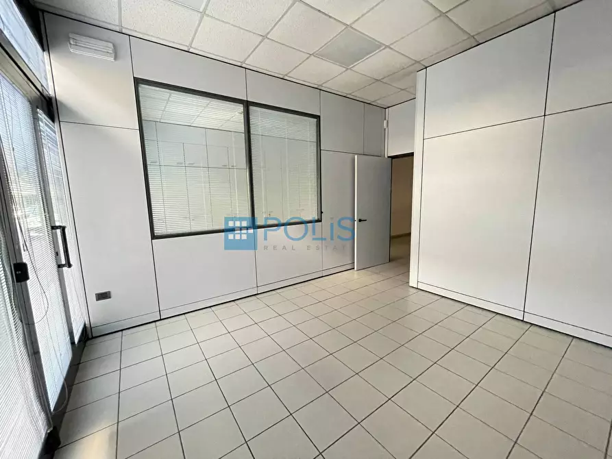Immagine 10 di Ufficio in vendita  in VIA SAVELLI a Padova