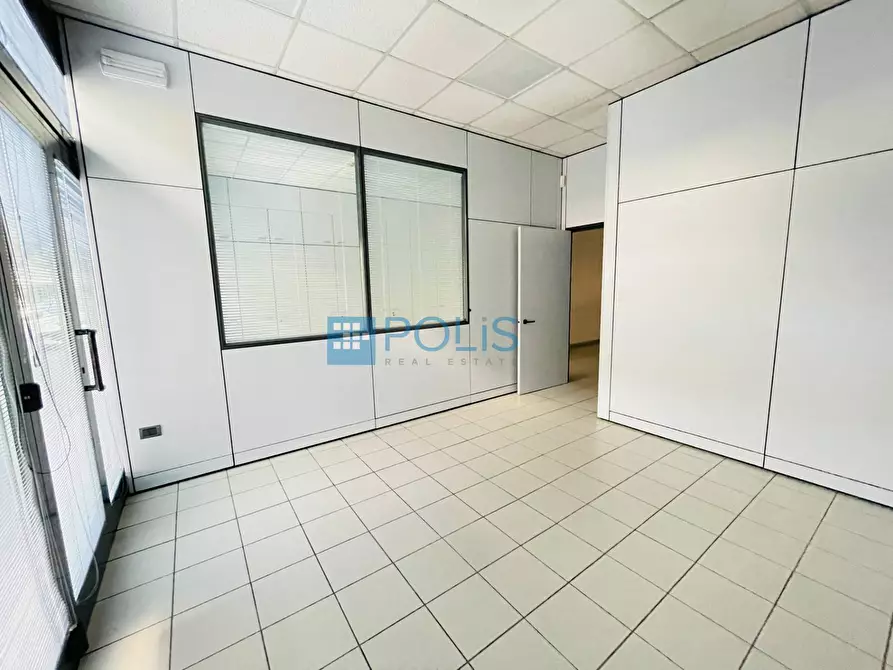Immagine 4 di Ufficio in vendita  in VIA SAVELLI a Padova