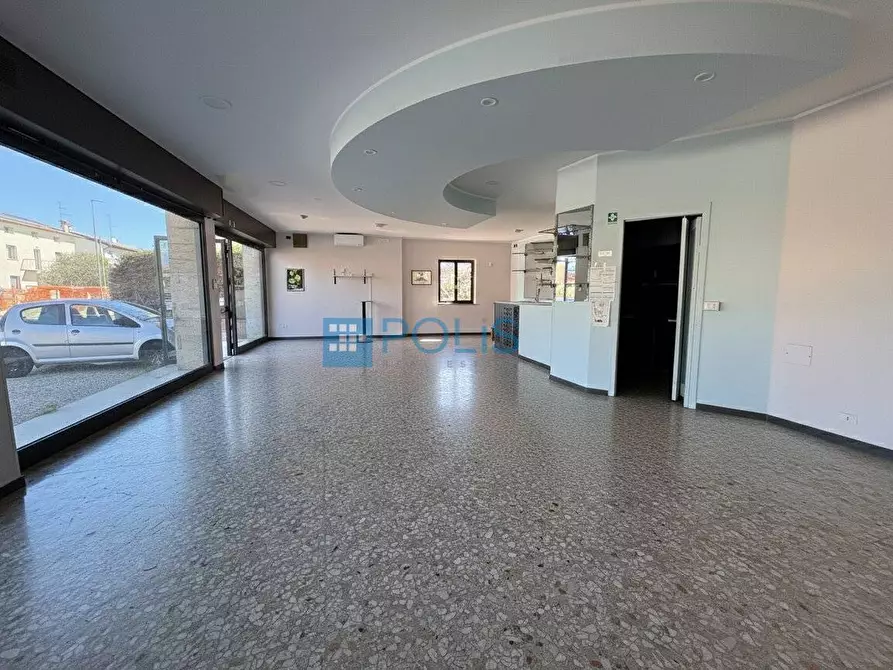 Immagine 1 di Negozio in affitto  in Martignacco a Martignacco