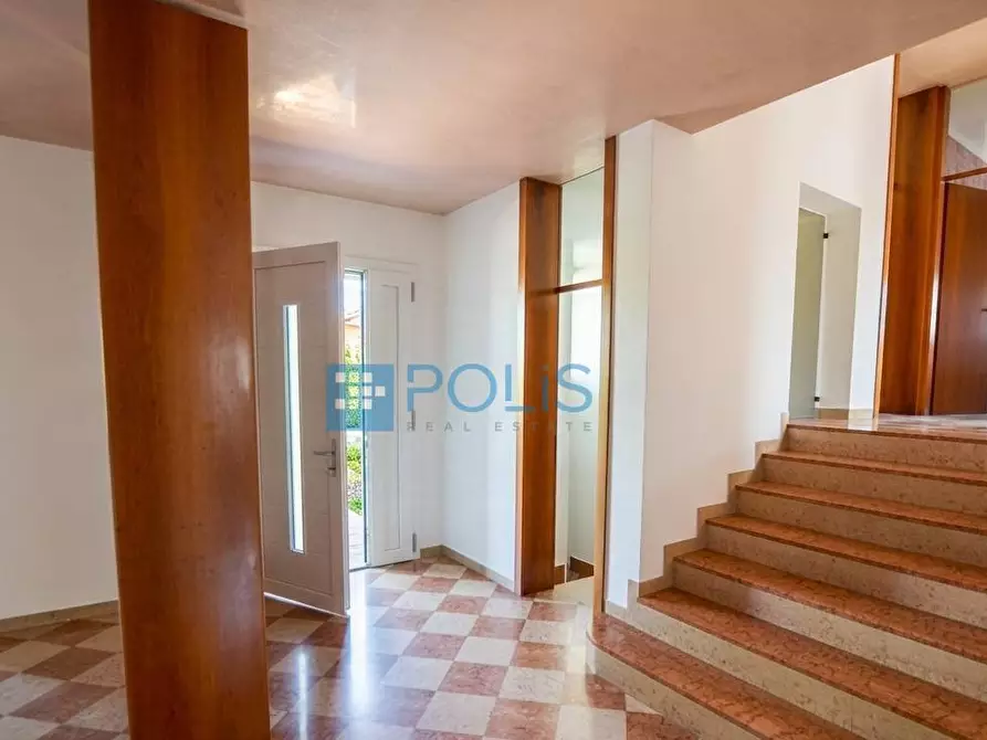 Immagine 1 di Villa in vendita  in Via Veneto a Stra