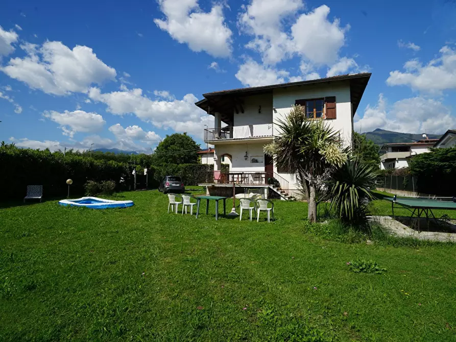 Immagine 1 di Villa in vendita  in Via Marina Vecchia a Montignoso