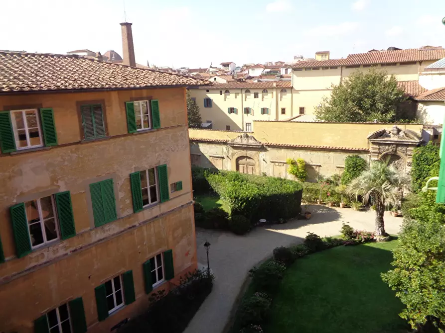 Immagine 1 di Ufficio in vendita  in Piazza Santissima annunziata a Firenze