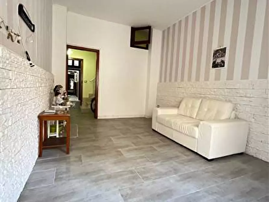 Immagine 2 di Casa indipendente in vendita  a Solarino