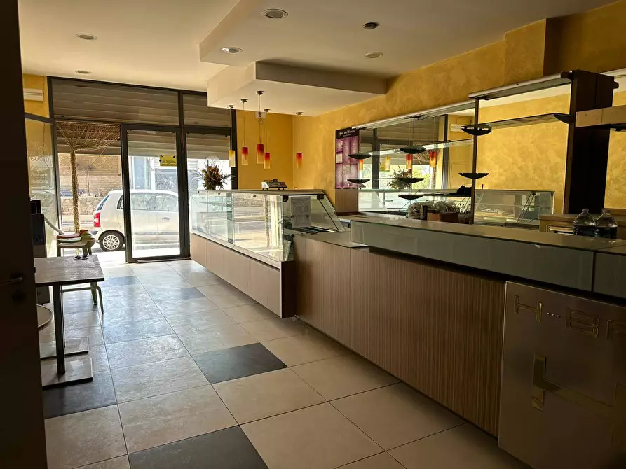 Immagine 4 di Attività commerciale in vendita  a Floridia