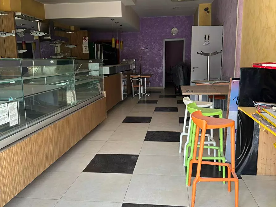 Immagine 2 di Attività commerciale in vendita  a Floridia