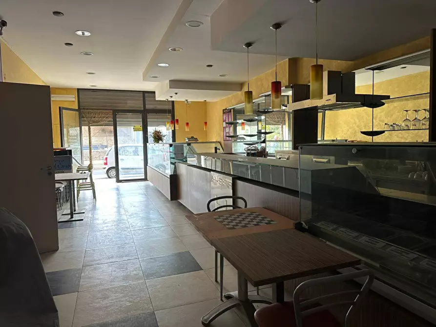 Immagine 6 di Attività commerciale in vendita  a Floridia