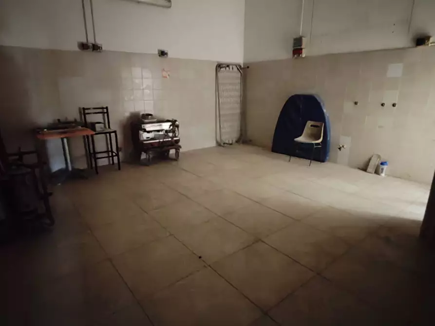 Immagine 12 di Attività commerciale in vendita  a Floridia