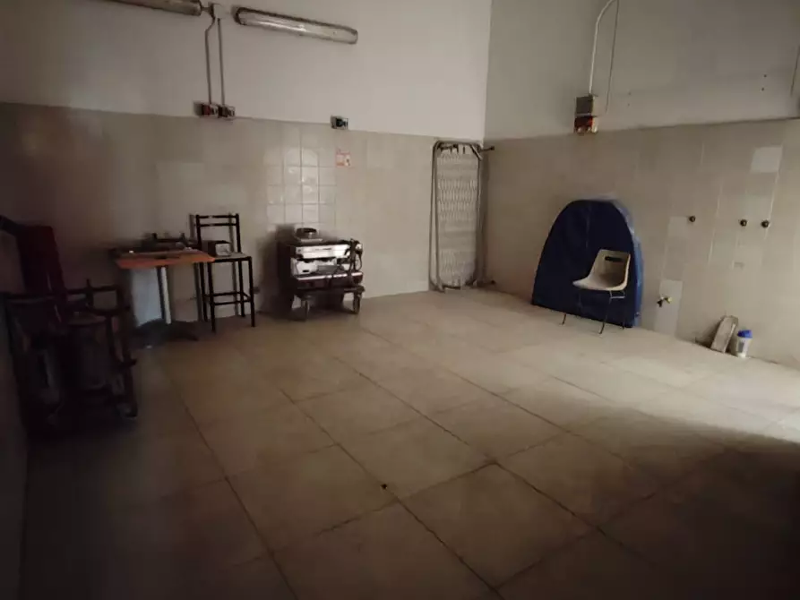 Immagine 13 di Attività commerciale in vendita  a Floridia