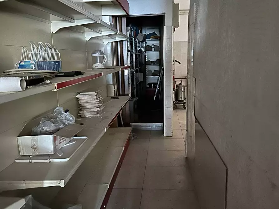 Immagine 15 di Attività commerciale in vendita  a Floridia