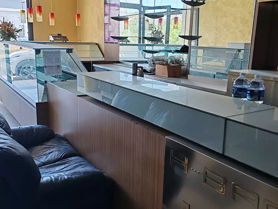 Immagine 8 di Attività commerciale in vendita  a Floridia