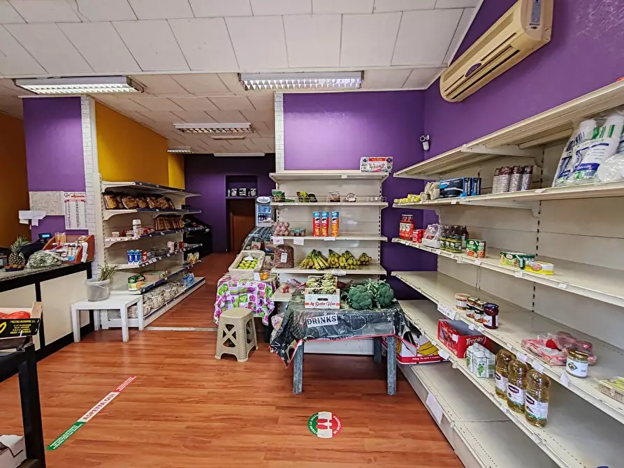 Immagine 9 di Attività commerciale in vendita  in VIALE VITTORIO VENETO 52 a Floridia