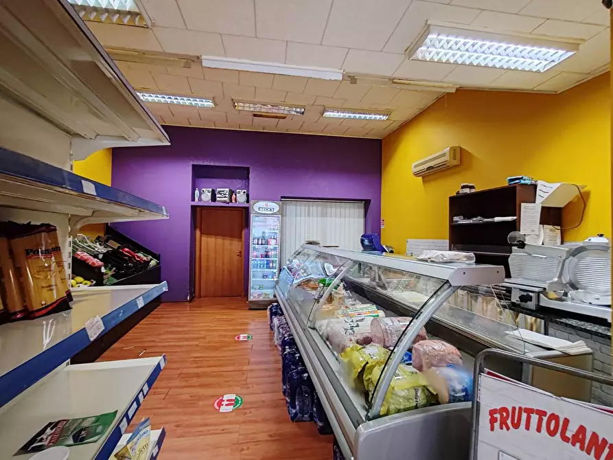 Immagine 8 di Attività commerciale in vendita  in VIALE VITTORIO VENETO 52 a Floridia