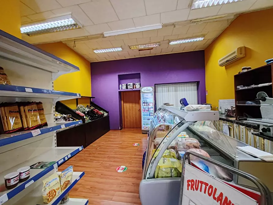 Immagine 10 di Attività commerciale in vendita  in VIALE VITTORIO VENETO 52 a Floridia