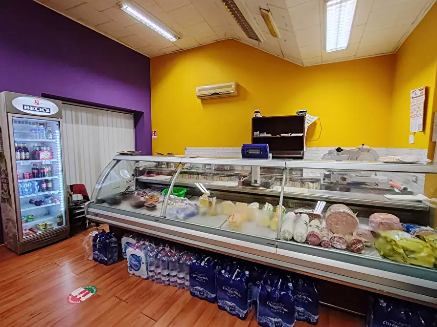 Immagine 11 di Attività commerciale in vendita  in VIALE VITTORIO VENETO 52 a Floridia
