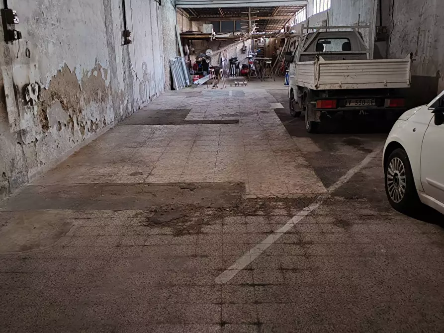 Immagine 2 di Magazzino in vendita  in VIA GIUSTI 53 a Floridia