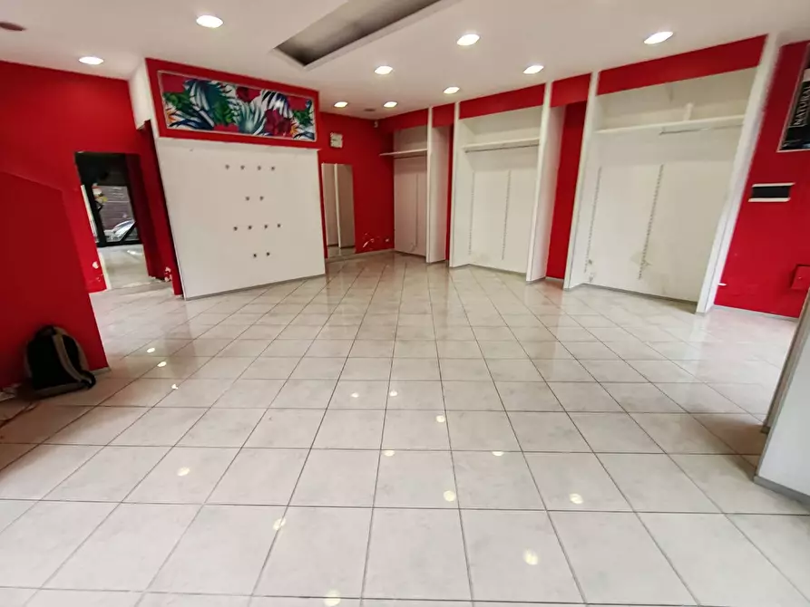 Immagine 13 di Attività commerciale in affitto  in VIA ARIOSTO 111 a Floridia