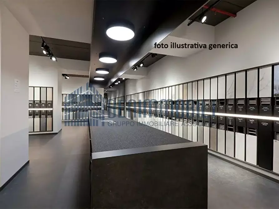 Immagine 12 di Negozio in affitto  in Cascina Fiorita 26 a Adro