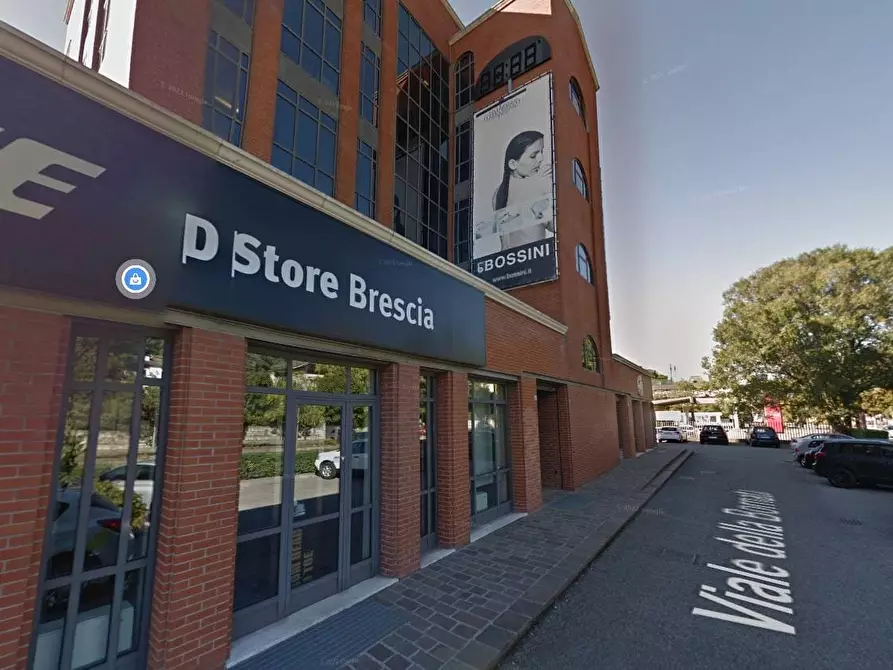 Immagine 5 di Locale commerciale in vendita  in Viale Della Bornata 40 a Brescia