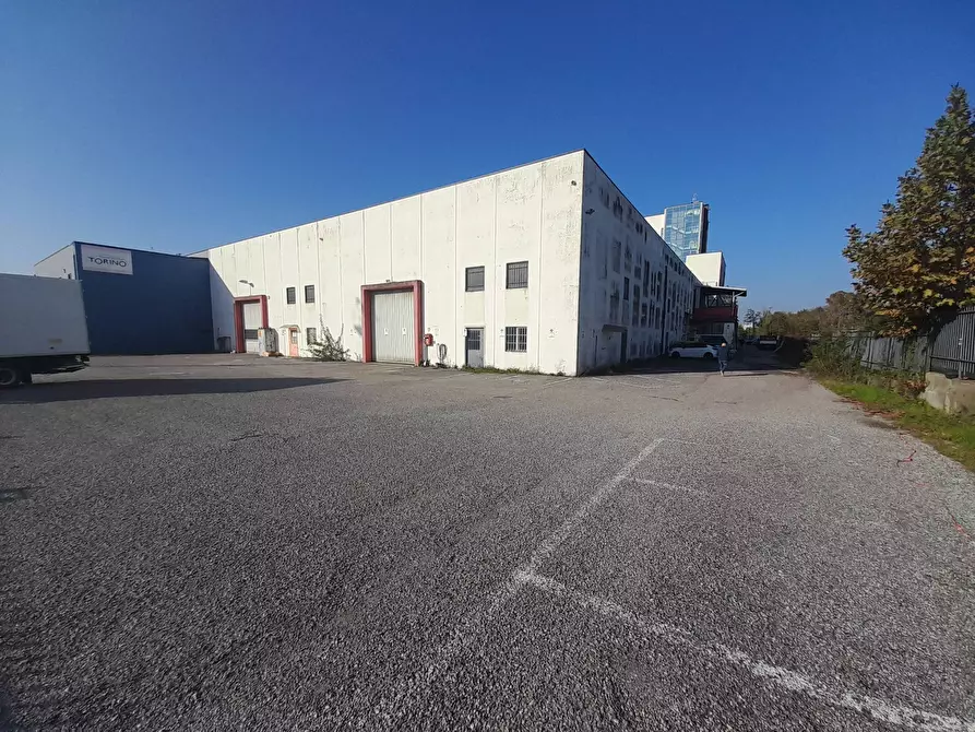 Immagine 1 di Capannone industriale in affitto  in via Serenissima 4/6 a Brescia