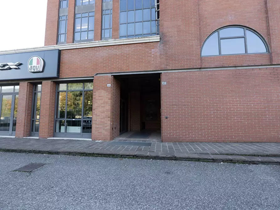 Immagine 8 di Locale commerciale in vendita  in Viale Della Bornata 40 a Brescia