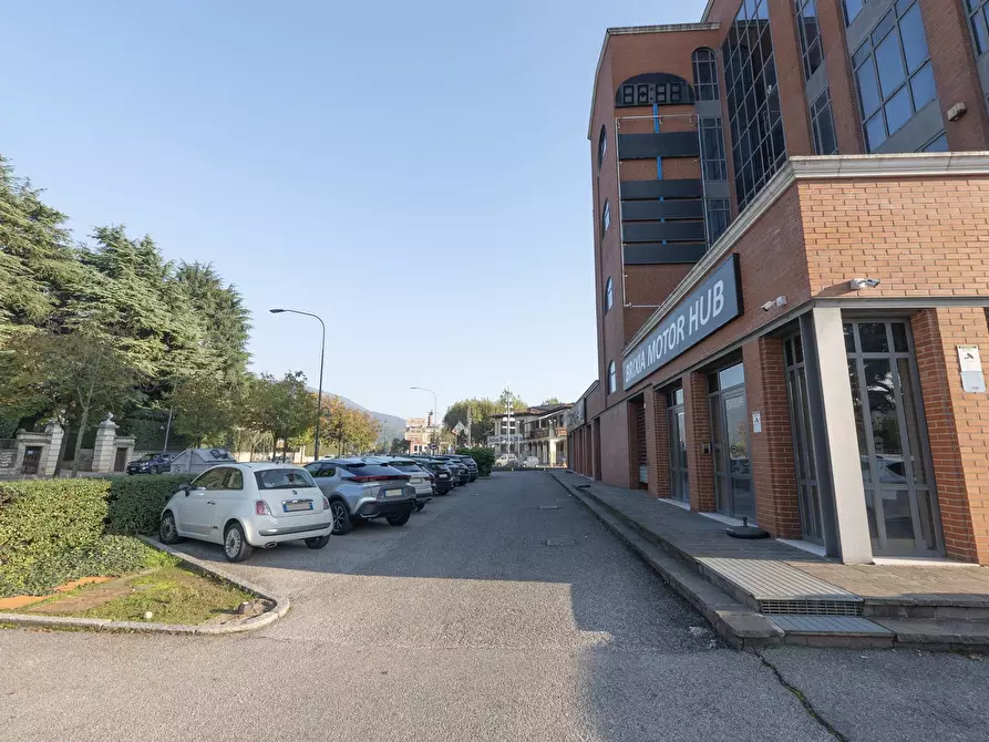 Immagine 9 di Locale commerciale in vendita  in Viale Della Bornata 40 a Brescia