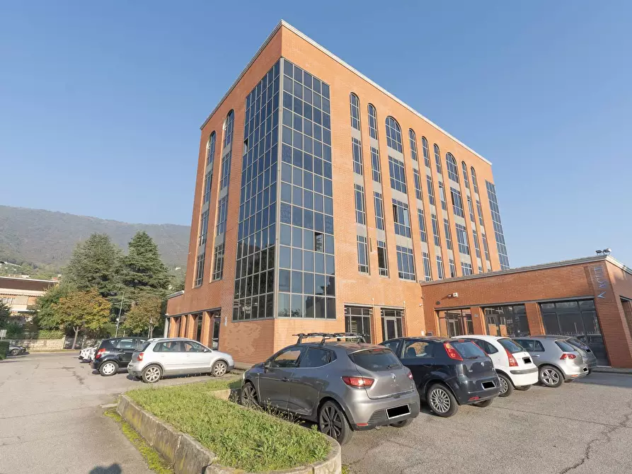 Immagine 3 di Locale commerciale in vendita  in Viale Della Bornata 40 a Brescia