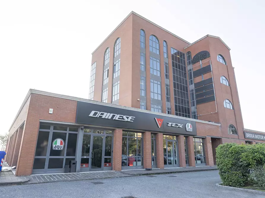 Immagine 1 di Locale commerciale in vendita  in Viale Della Bornata 40 a Brescia