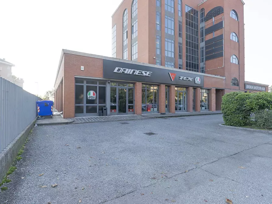 Immagine 11 di Locale commerciale in vendita  in Viale Della Bornata 40 a Brescia