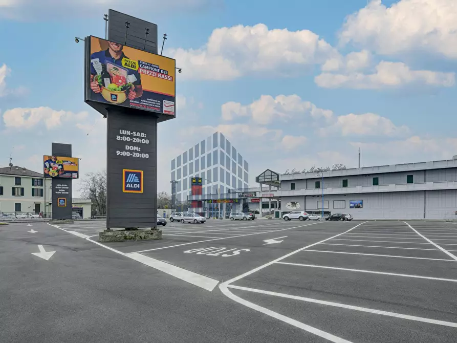 Immagine 1 di Negozio in affitto  in Giorgione 77 a Brescia