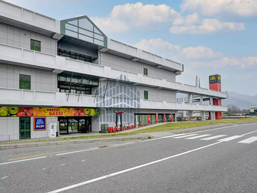 Immagine 2 di Negozio in affitto  in Giorgione 77 a Brescia